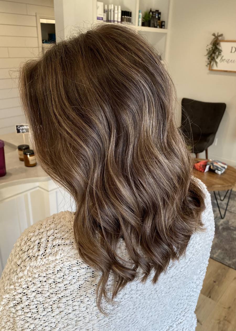 Brunette waves with dimensional highlights